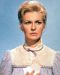 A Big Hand for the Little Lady